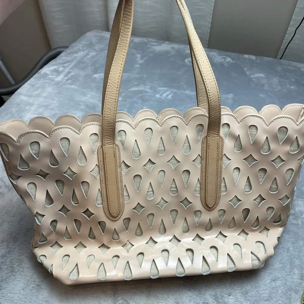 Sondra Roberts Patent Leather Laser Cut Tote Bag Champagne Scalloped 11x13x6 - Picture 2 of 16